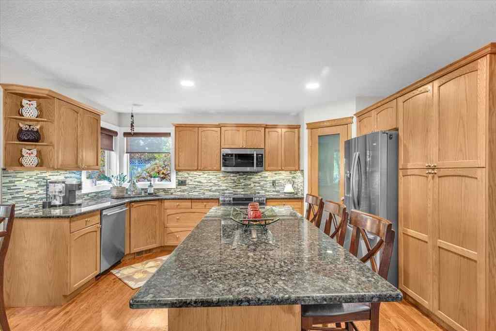 MLS® A2265851 - 20 Tuscany Ridge Green NW in Tuscany Calgary, Residential