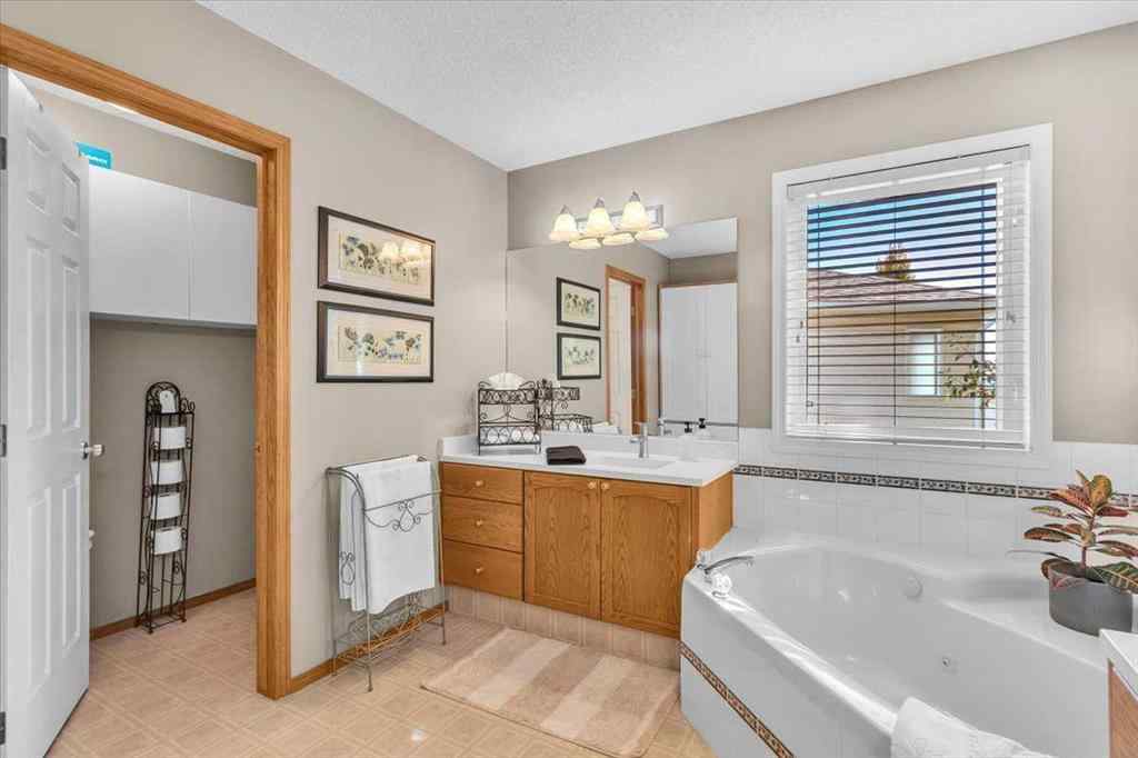 MLS® A2265851 - 20 Tuscany Ridge Green NW in Tuscany Calgary, Residential