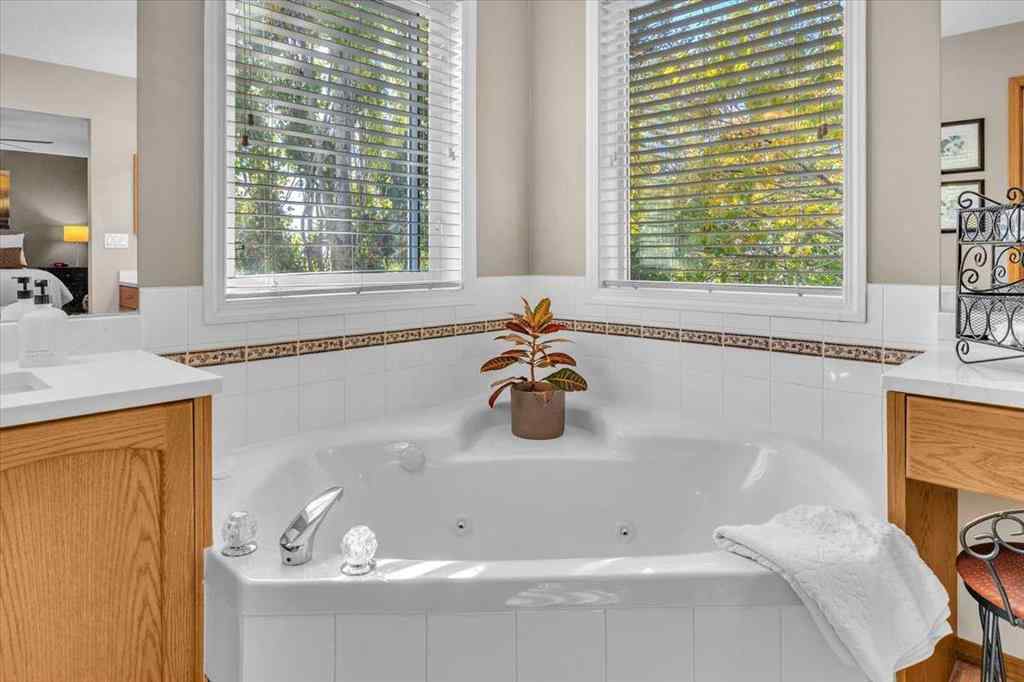 MLS® A2265851 - 20 Tuscany Ridge Green NW in Tuscany Calgary, Residential