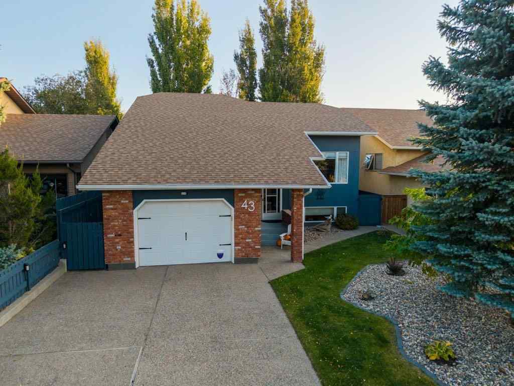 MLS® A2265861 - 43 Sherwood Boulevard W in Ridgewood Lethbridge, Residential
