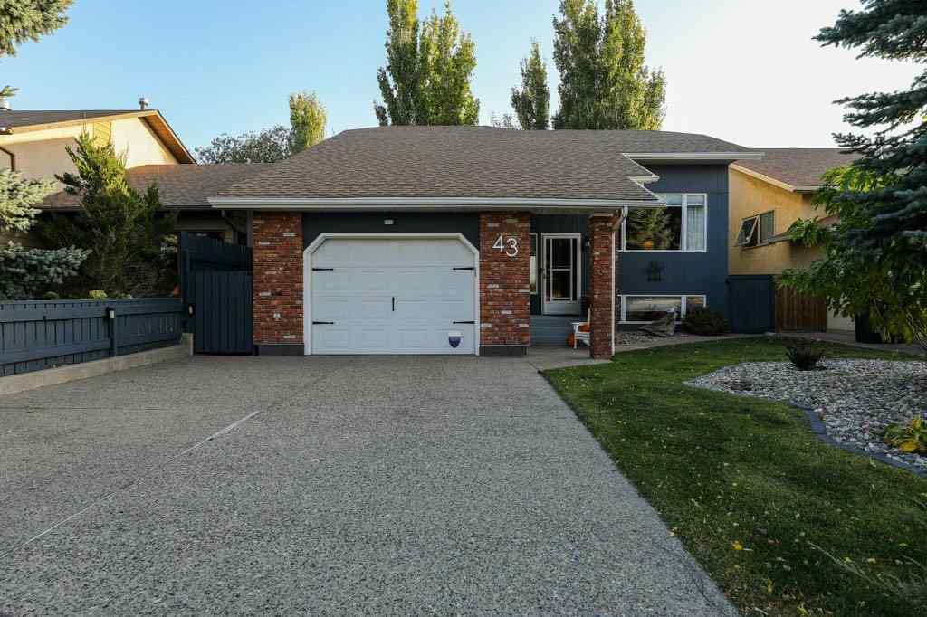 MLS® A2265861 - 43 Sherwood Boulevard W in Ridgewood Lethbridge, Residential