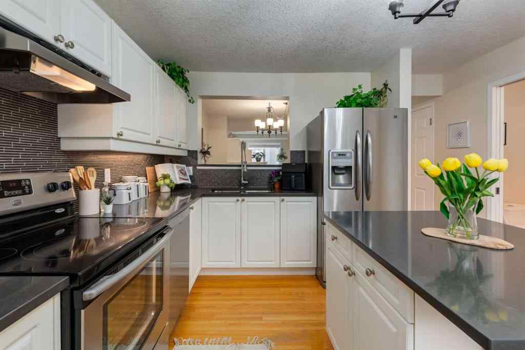 MLS® A2265864 - 1532 34 Avenue SW in South Calgary Calgary, Residential