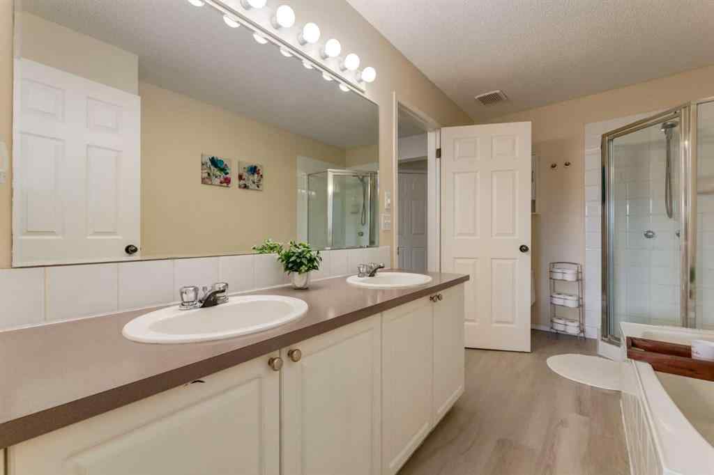 MLS® A2265864 - 1532 34 Avenue SW in South Calgary Calgary, Residential