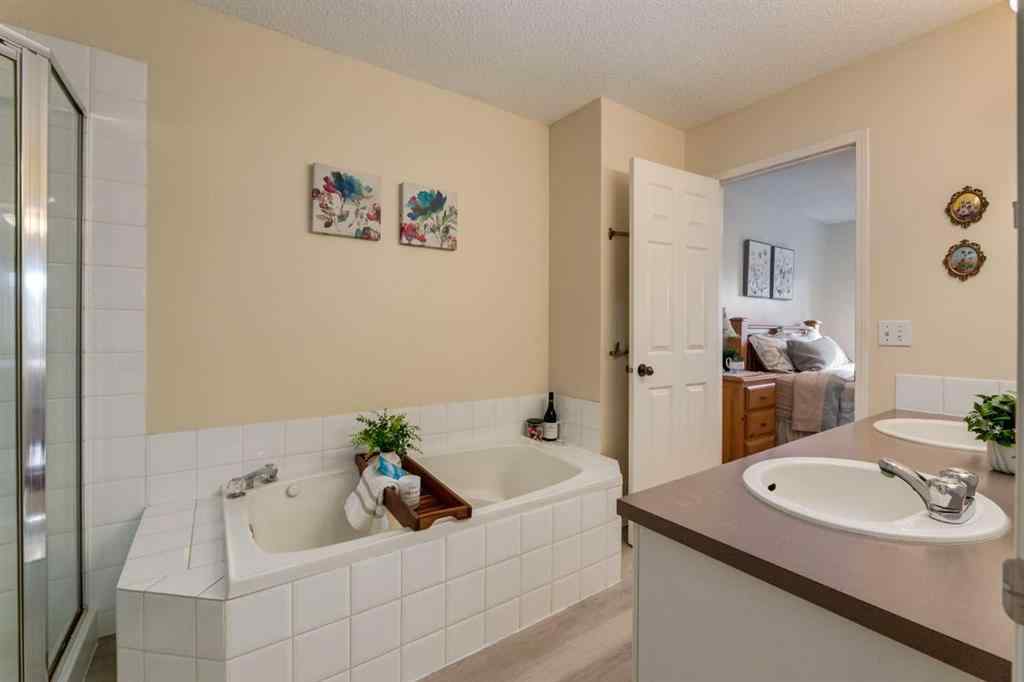 MLS® A2265864 - 1532 34 Avenue SW in South Calgary Calgary, Residential