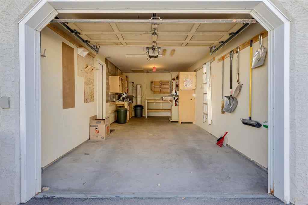 MLS® A2265866 - 19 Sunlake Gardens SE in Sundance Calgary, Residential