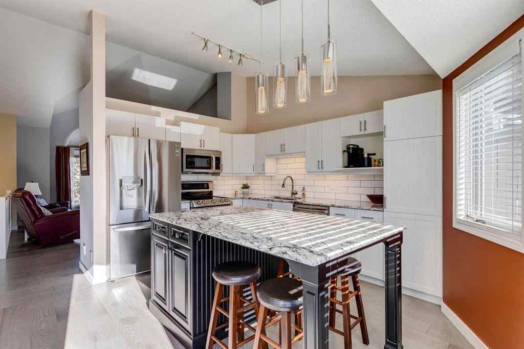 MLS® A2265866 - 19 Sunlake Gardens SE in Sundance Calgary, Residential