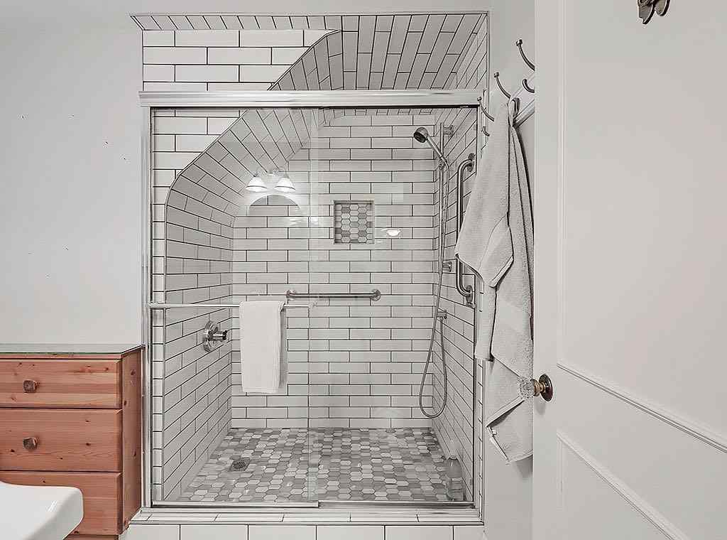 MLS® A2265871 - 2540 32 Avenue SW in Richmond Calgary, Residential