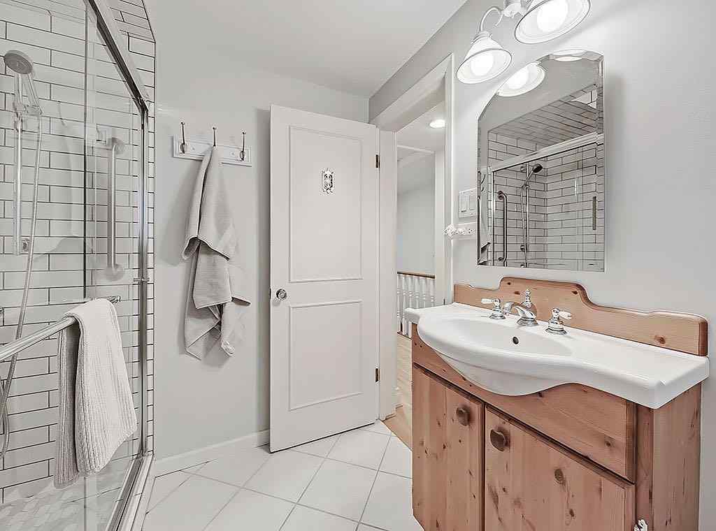 MLS® A2265871 - 2540 32 Avenue SW in Richmond Calgary, Residential