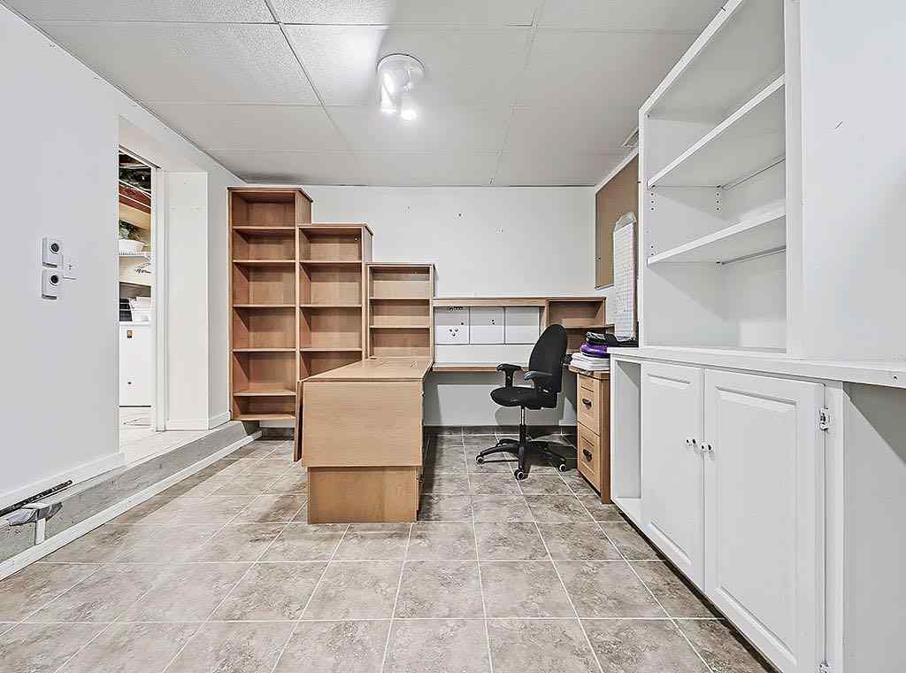 MLS® A2265871 - 2540 32 Avenue SW in Richmond Calgary, Residential