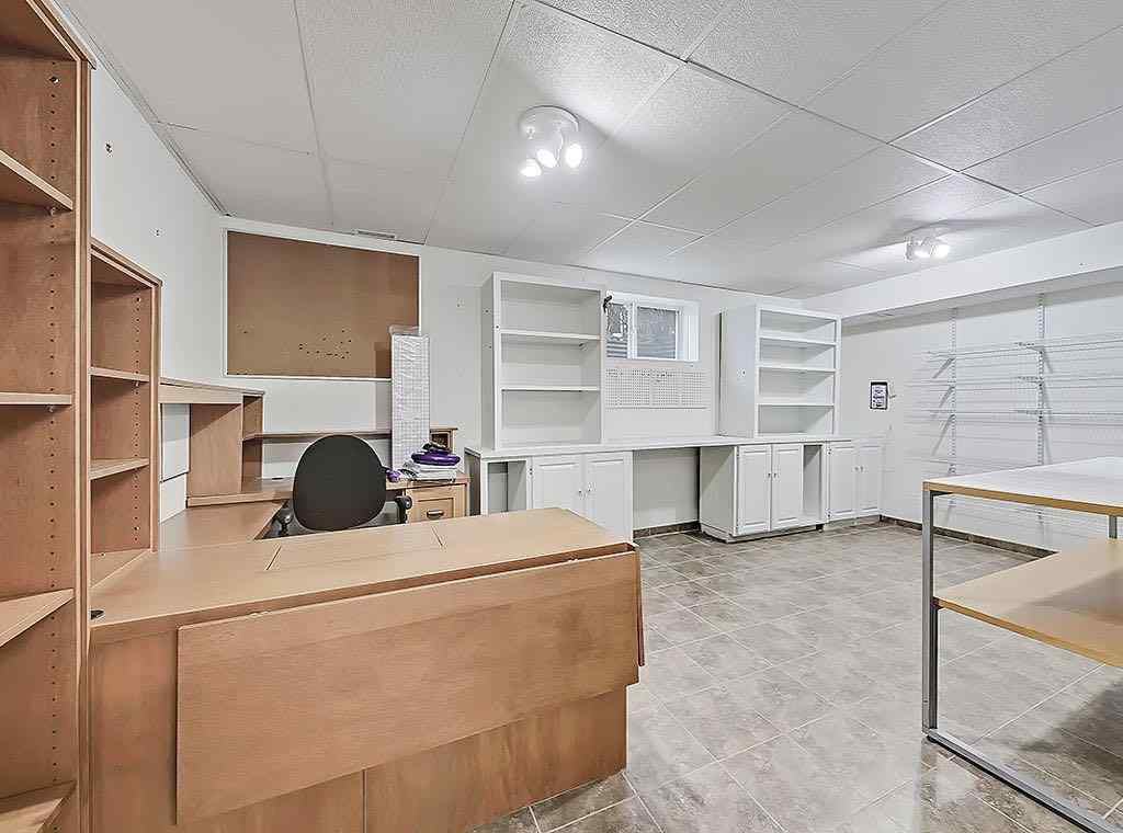 MLS® A2265871 - 2540 32 Avenue SW in Richmond Calgary, Residential