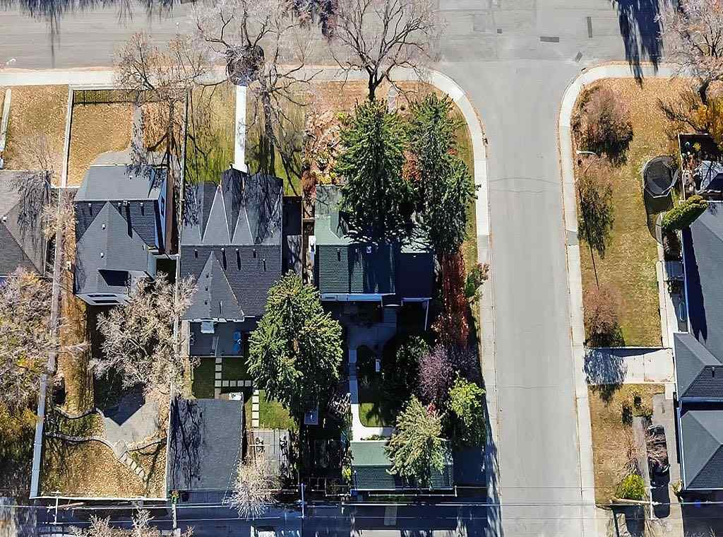 MLS® A2265871 - 2540 32 Avenue SW in Richmond Calgary, Residential