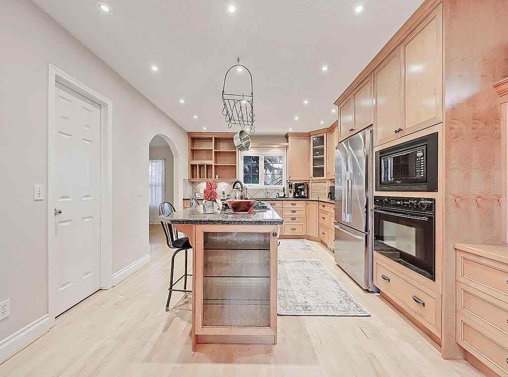 MLS® A2265871 - 2540 32 Avenue SW in Richmond Calgary, Residential