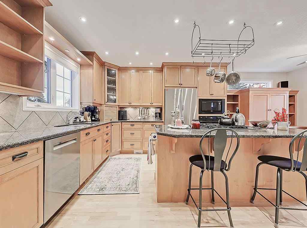 MLS® A2265871 - 2540 32 Avenue SW in Richmond Calgary, Residential