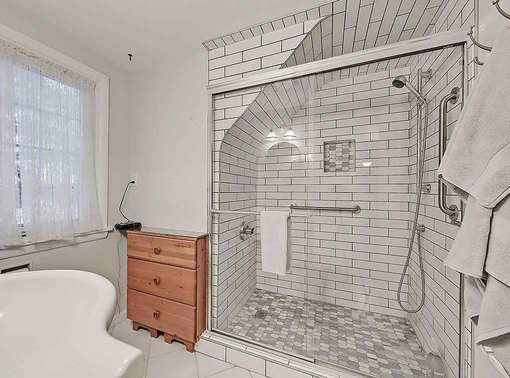 MLS® A2265871 - 2540 32 Avenue SW in Richmond Calgary, Residential