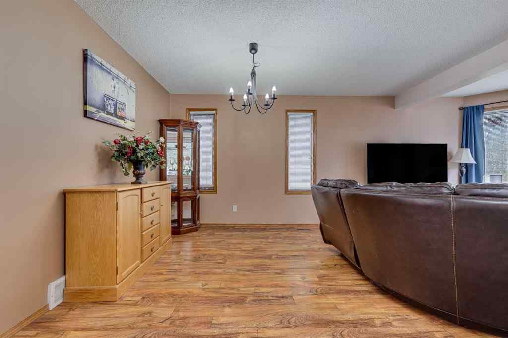 MLS® A2265880 - 399 Sunlake Road SE in Sundance Calgary, Residential