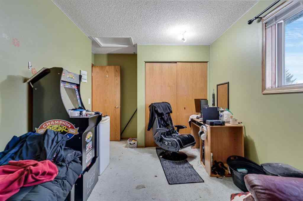 MLS® A2265880 - 399 Sunlake Road SE in Sundance Calgary, Residential