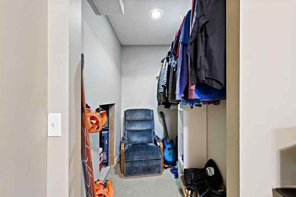 MLS® A2265881 - 32 Millrise Crescent SW in Millrise Calgary, Residential