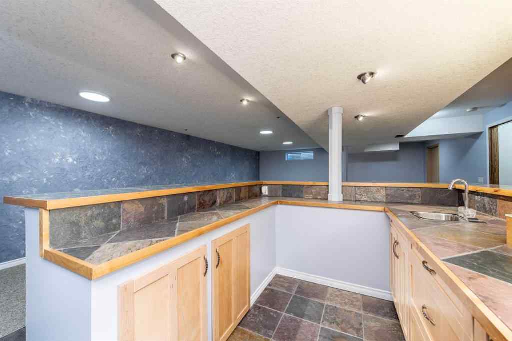 MLS® A2265883 - 251 Douglas Woods Drive SE in Douglasdale/Glen Calgary, Residential