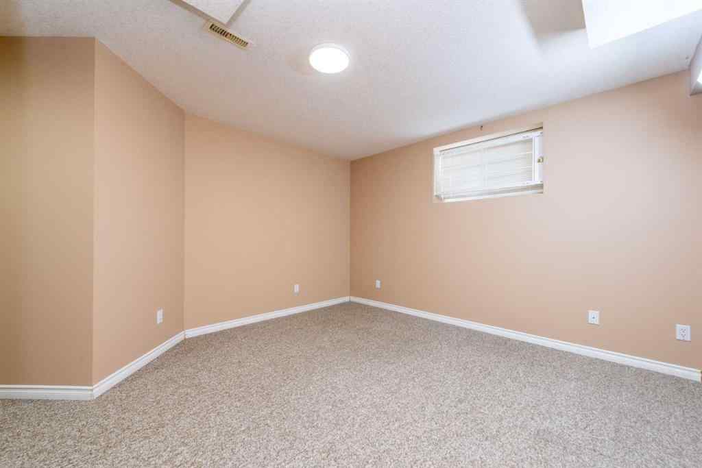 MLS® A2265883 - 251 Douglas Woods Drive SE in Douglasdale/Glen Calgary, Residential