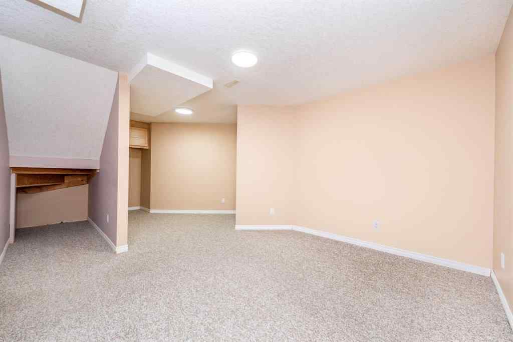 MLS® A2265883 - 251 Douglas Woods Drive SE in Douglasdale/Glen Calgary, Residential