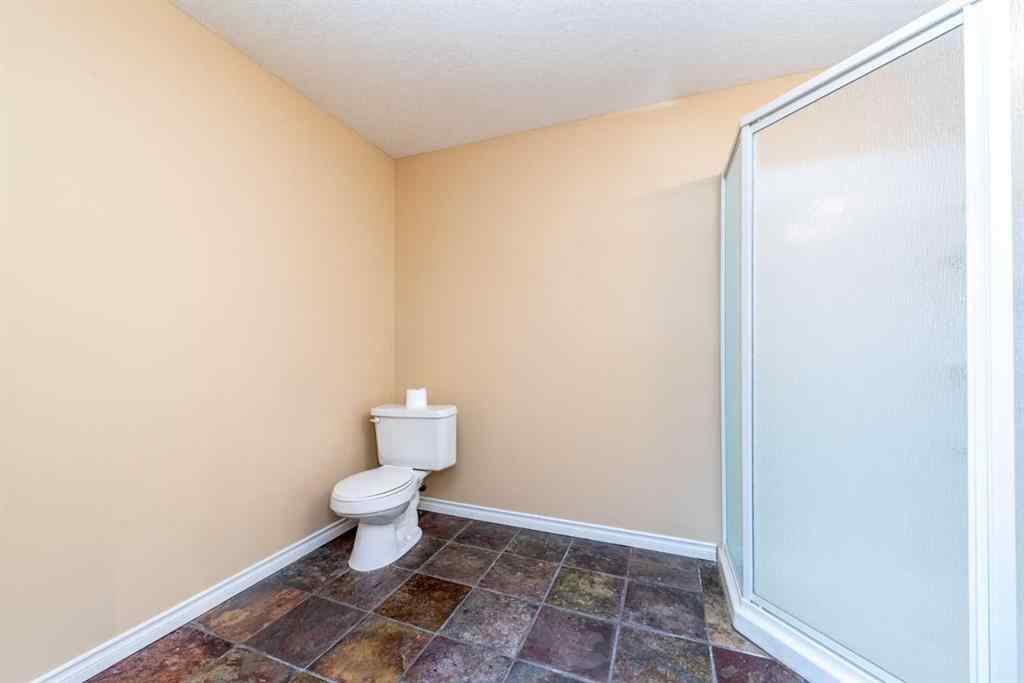 MLS® A2265883 - 251 Douglas Woods Drive SE in Douglasdale/Glen Calgary, Residential