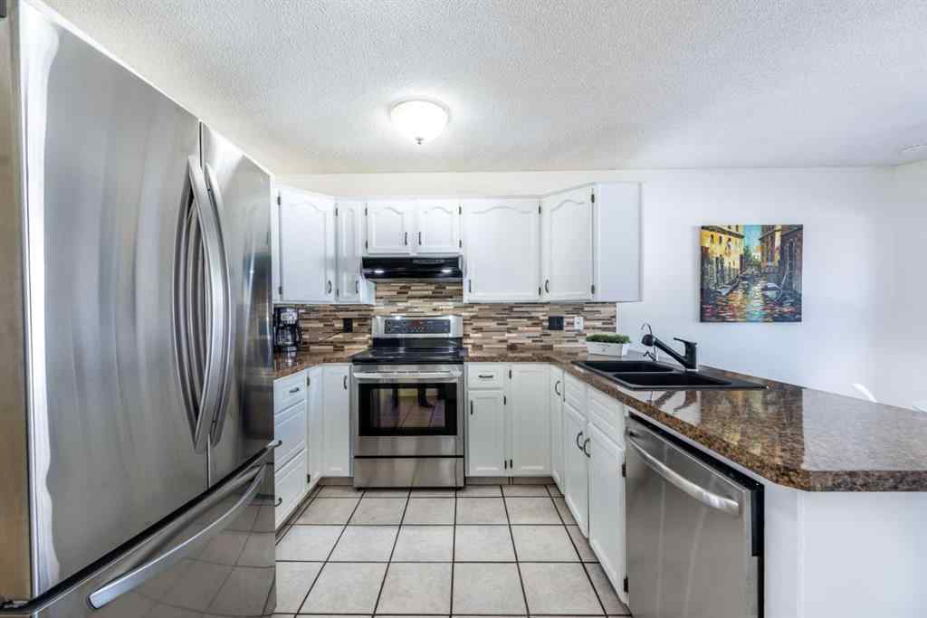 MLS® A2265883 - 251 Douglas Woods Drive SE in Douglasdale/Glen Calgary, Residential