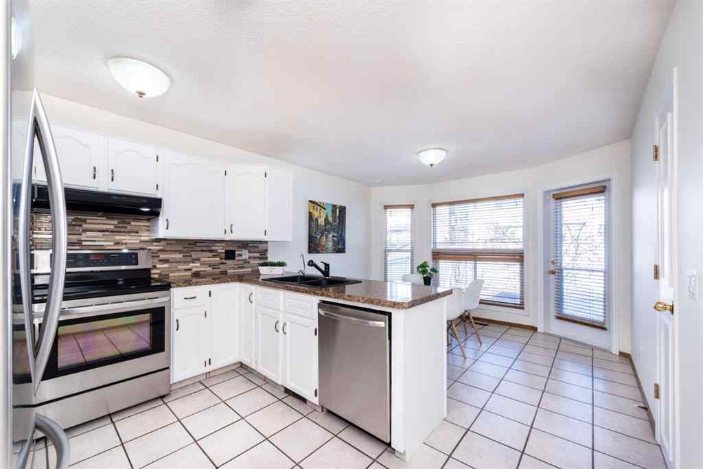 MLS® A2265883 - 251 Douglas Woods Drive SE in Douglasdale/Glen Calgary, Residential