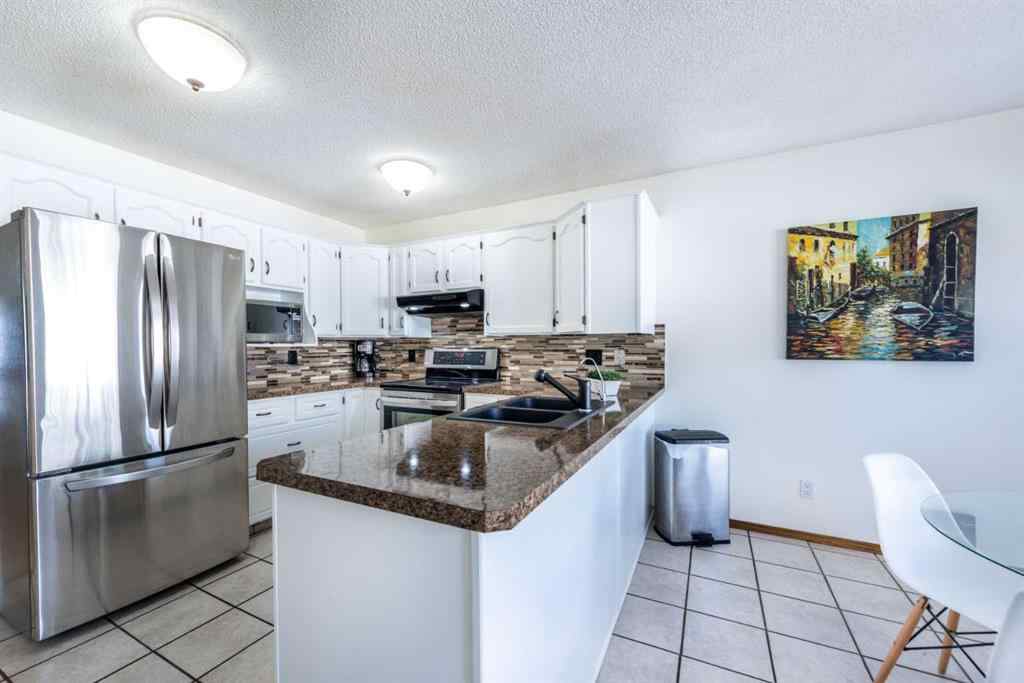 MLS® A2265883 - 251 Douglas Woods Drive SE in Douglasdale/Glen Calgary, Residential