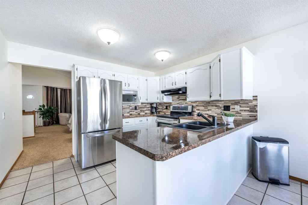 MLS® A2265883 - 251 Douglas Woods Drive SE in Douglasdale/Glen Calgary, Residential