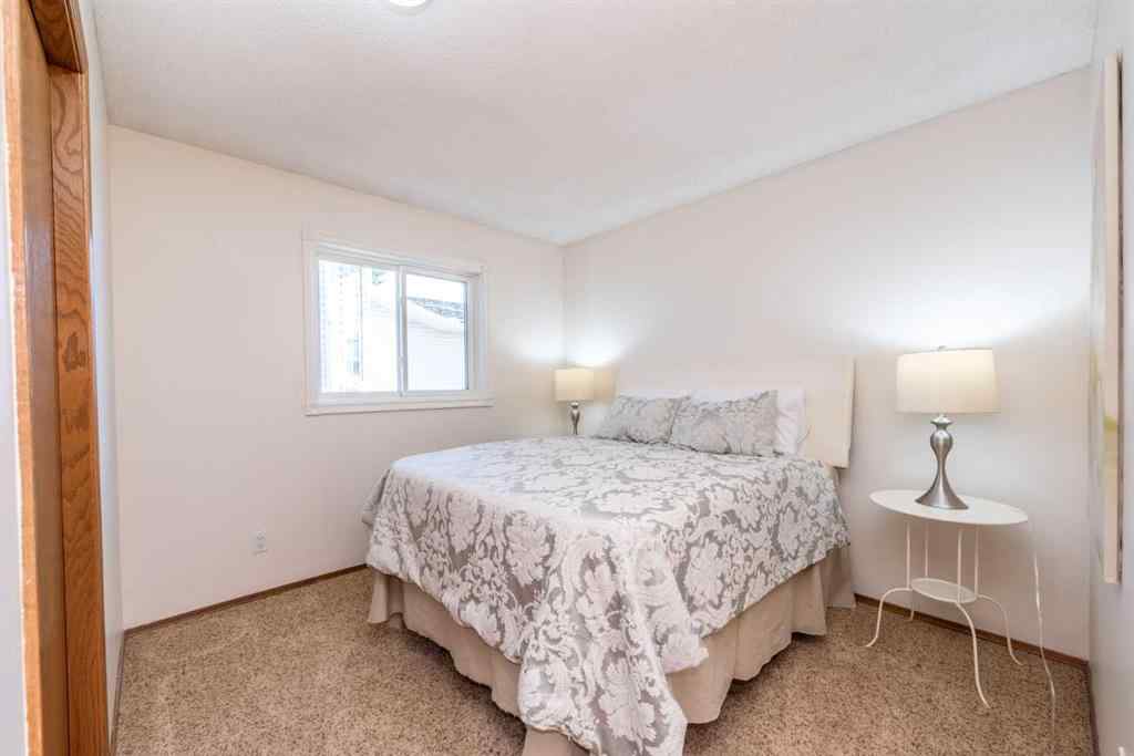 MLS® A2265883 - 251 Douglas Woods Drive SE in Douglasdale/Glen Calgary, Residential