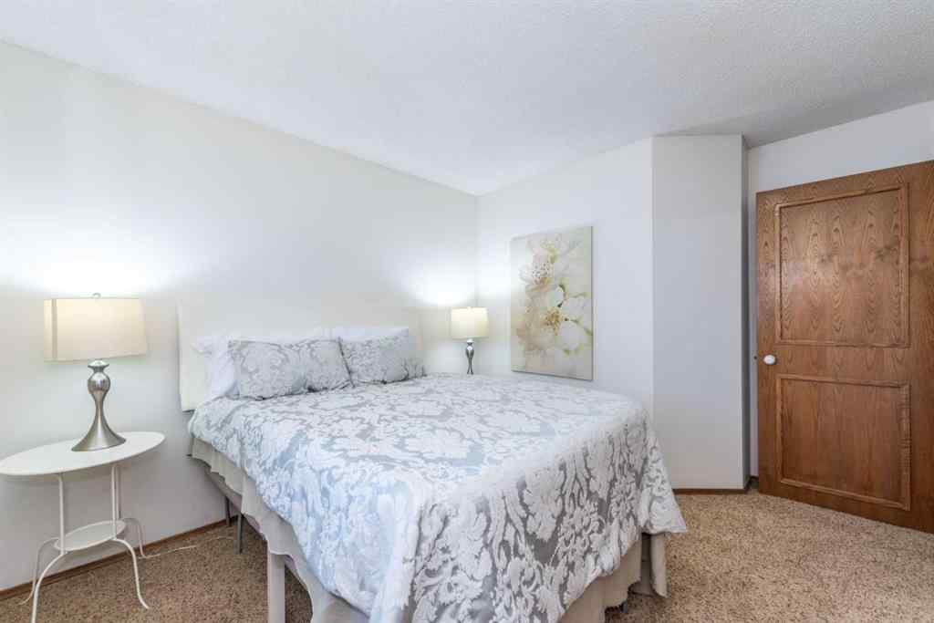 MLS® A2265883 - 251 Douglas Woods Drive SE in Douglasdale/Glen Calgary, Residential