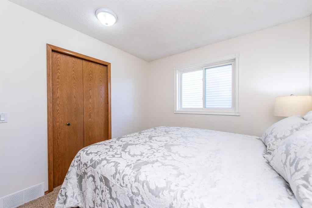 MLS® A2265883 - 251 Douglas Woods Drive SE in Douglasdale/Glen Calgary, Residential