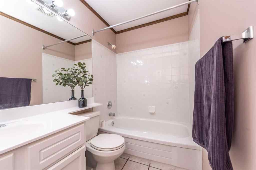 MLS® A2265883 - 251 Douglas Woods Drive SE in Douglasdale/Glen Calgary, Residential