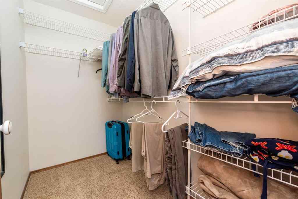 MLS® A2265883 - 251 Douglas Woods Drive SE in Douglasdale/Glen Calgary, Residential