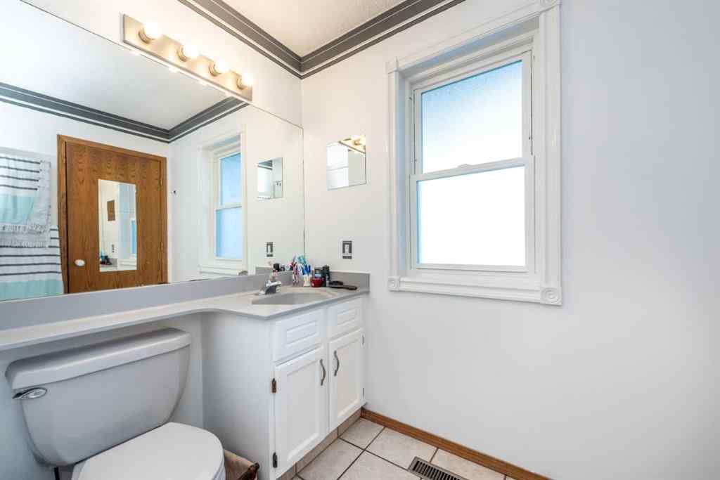 MLS® A2265883 - 251 Douglas Woods Drive SE in Douglasdale/Glen Calgary, Residential