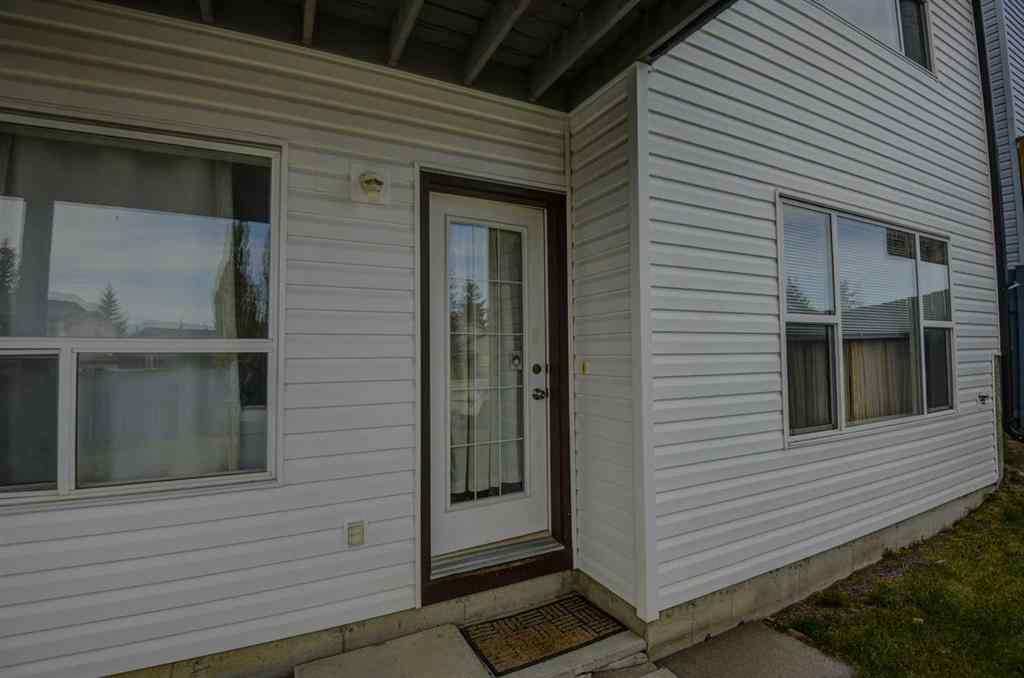 MLS® A2265889 - 217 Somerside Close SW in Somerset Calgary, Residential