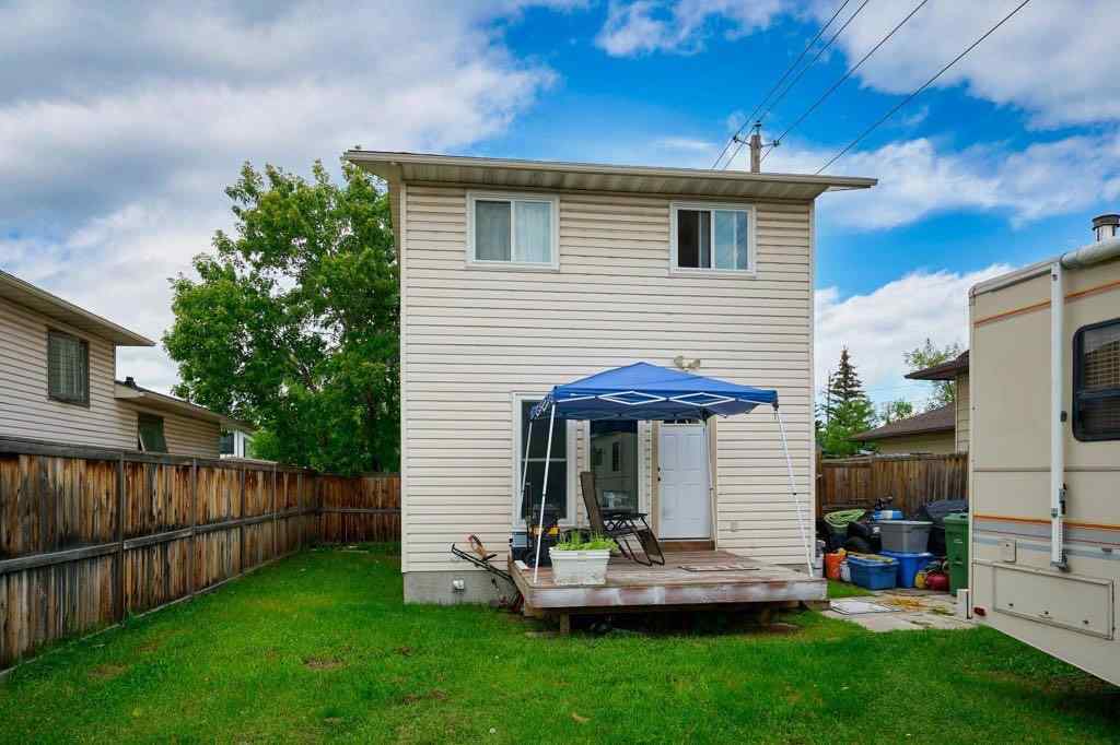 MLS® A2265898 - 6827 37 Avenue NE in Temple Calgary, Residential