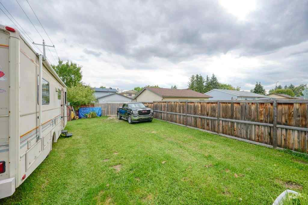 MLS® A2265898 - 6827 37 Avenue NE in Temple Calgary, Residential