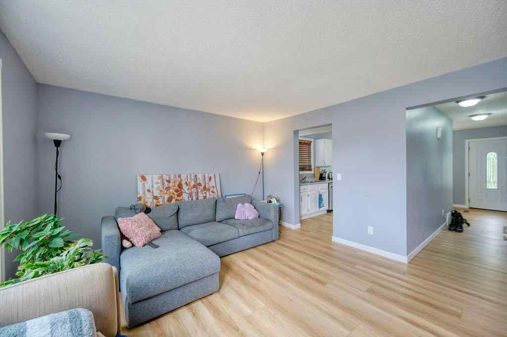 MLS® A2265898 - 6827 37 Avenue NE in Temple Calgary, Residential