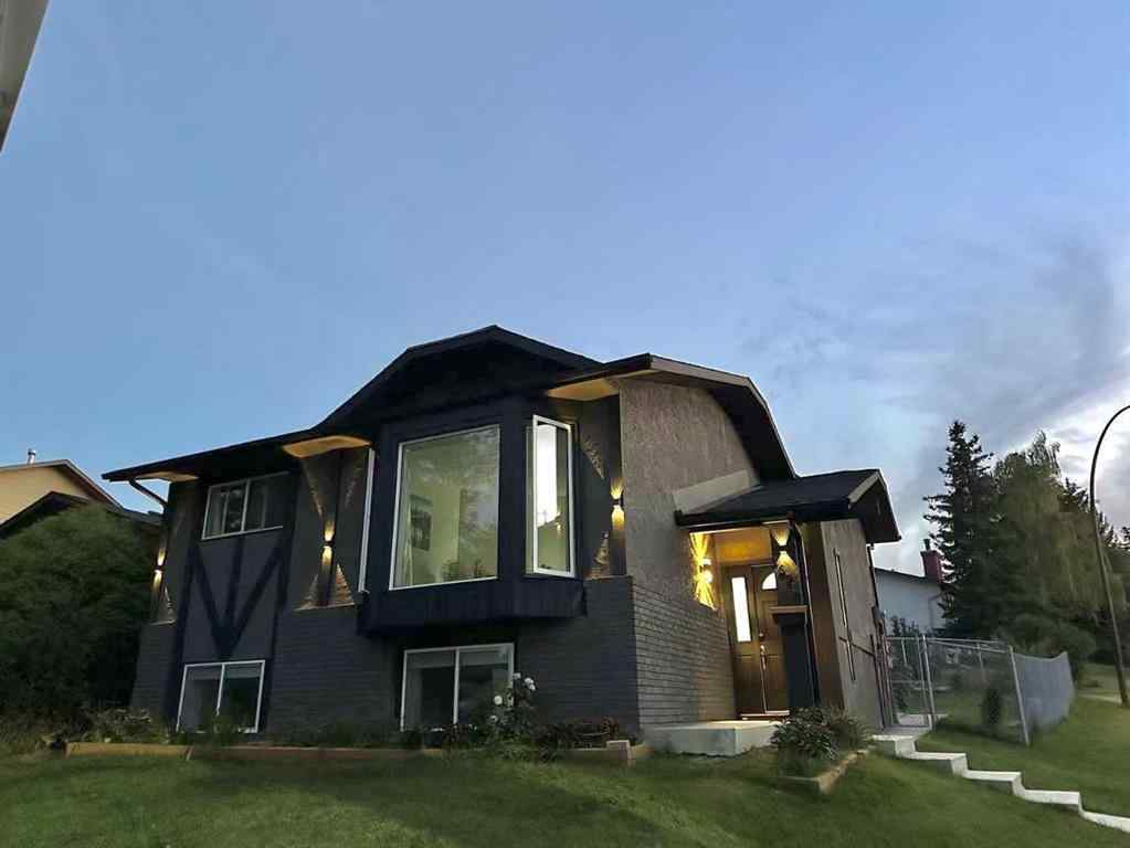MLS® A2265900 - 1371 BERKLEY Drive NW in Beddington Heights Calgary, Residential