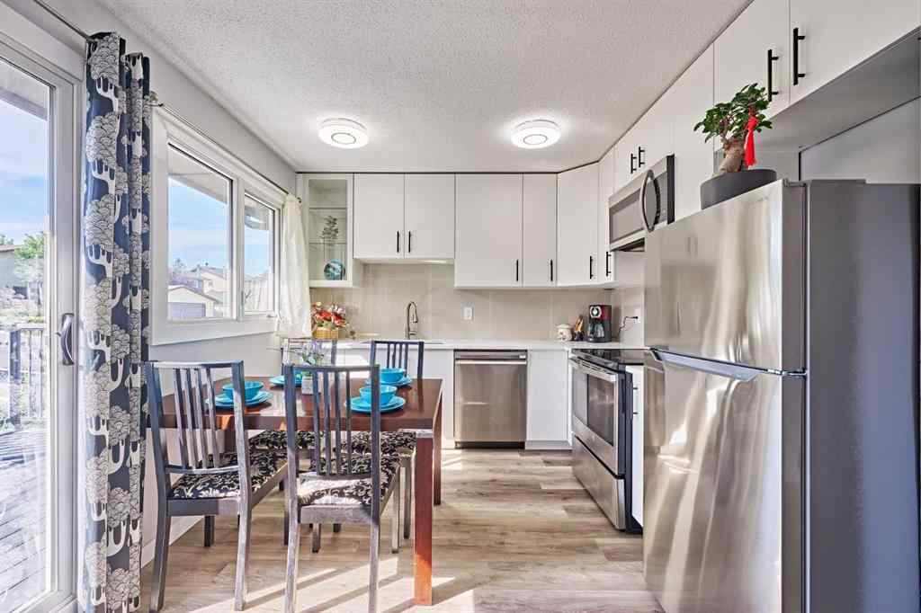 MLS® A2265900 - 1371 BERKLEY Drive NW in Beddington Heights Calgary, Residential