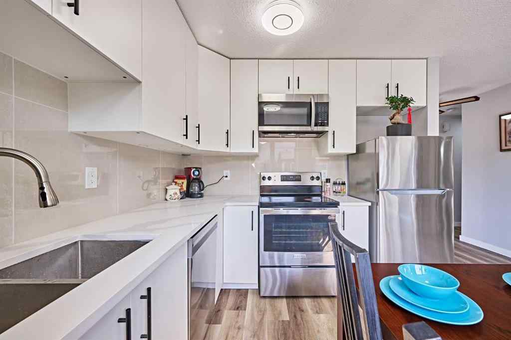 MLS® A2265900 - 1371 BERKLEY Drive NW in Beddington Heights Calgary, Residential