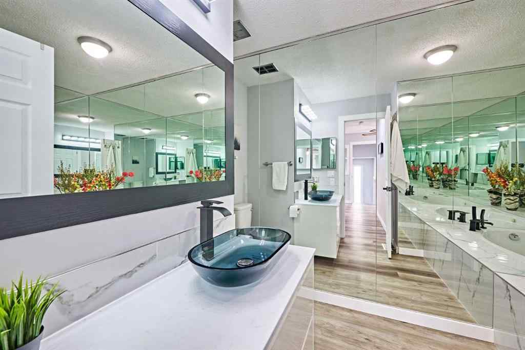 MLS® A2265900 - 1371 BERKLEY Drive NW in Beddington Heights Calgary, Residential