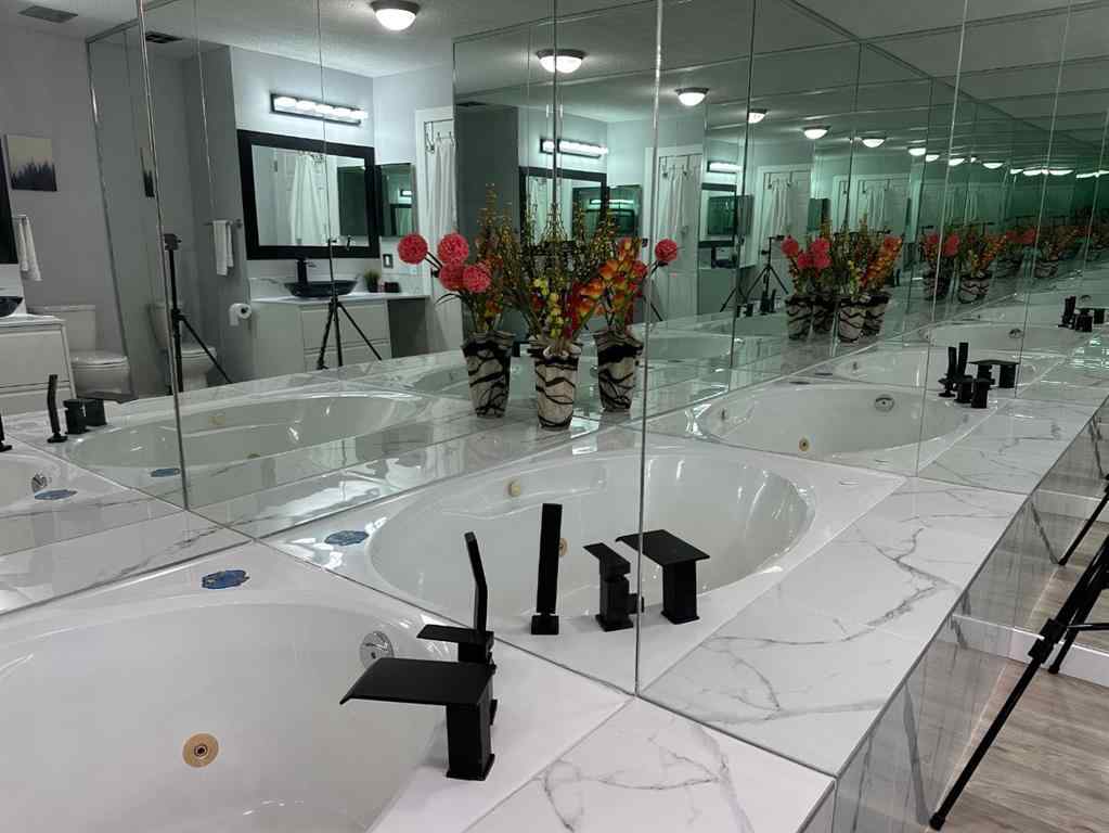 MLS® A2265900 - 1371 BERKLEY Drive NW in Beddington Heights Calgary, Residential