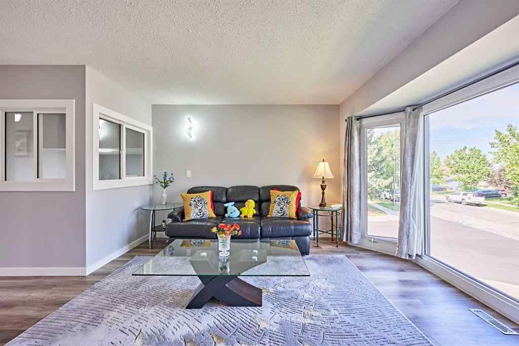 MLS® A2265900 - 1371 BERKLEY Drive NW in Beddington Heights Calgary, Residential