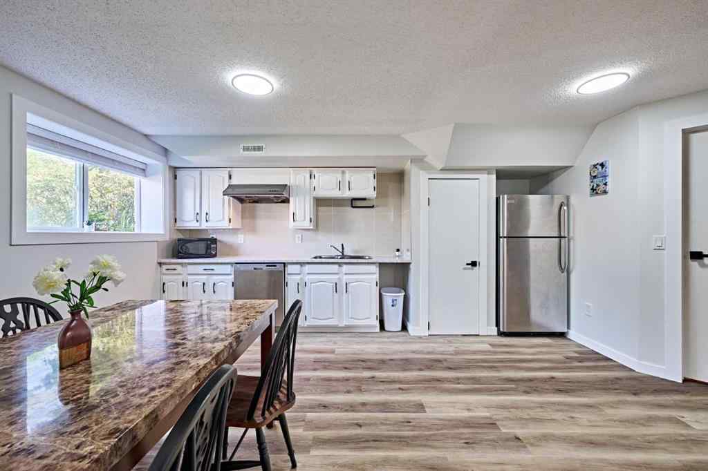 MLS® A2265900 - 1371 BERKLEY Drive NW in Beddington Heights Calgary, Residential