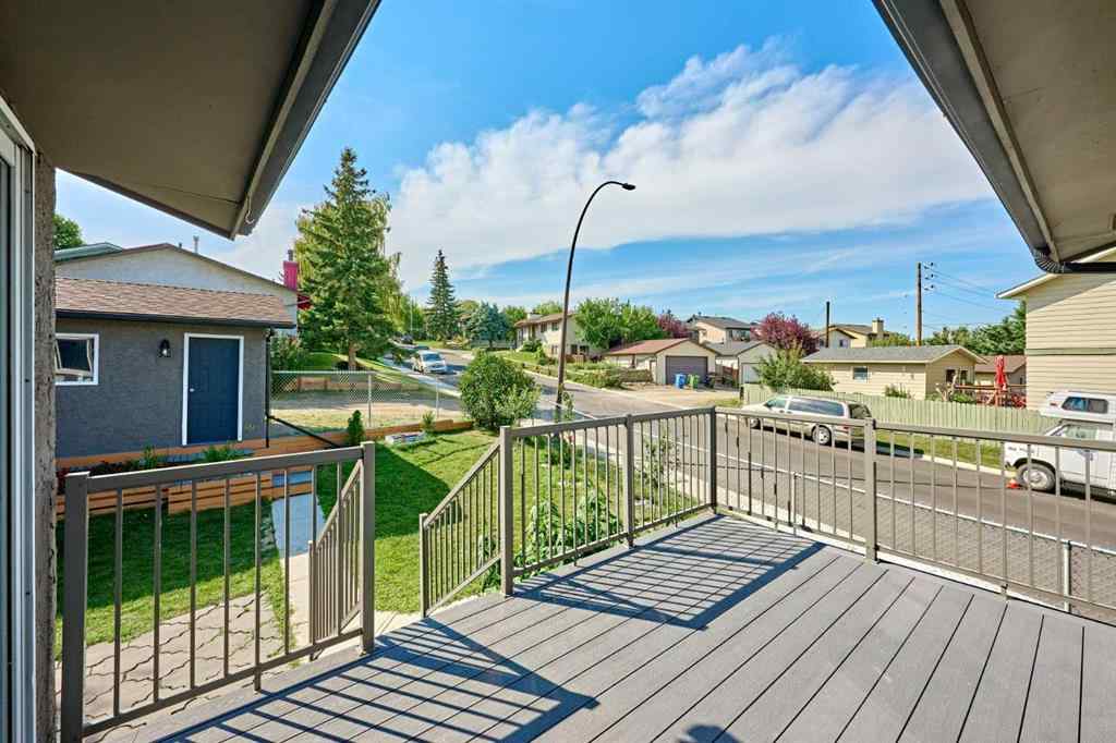 MLS® A2265900 - 1371 BERKLEY Drive NW in Beddington Heights Calgary, Residential