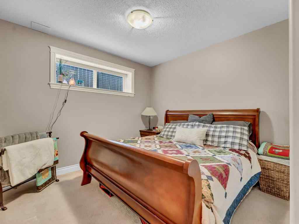 MLS® A2265905 - 102 Sundown Road SW in SE Southridge Medicine Hat, Residential