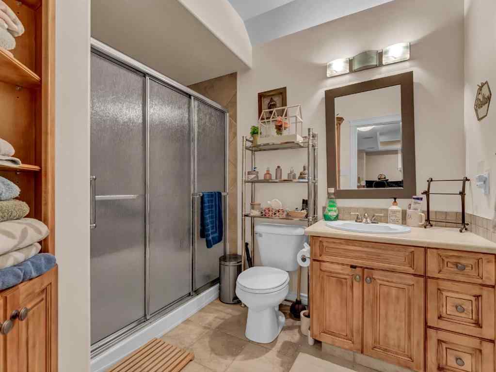 MLS® A2265905 - 102 Sundown Road SW in SE Southridge Medicine Hat, Residential