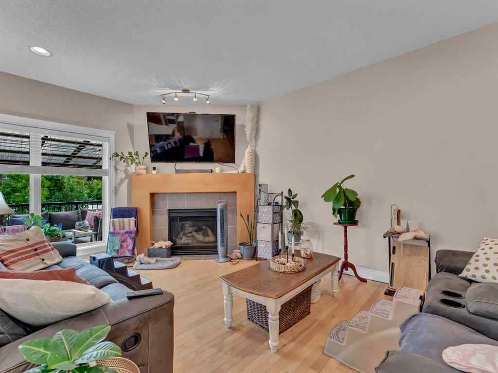 MLS® A2265905 - 102 Sundown Road SW in SE Southridge Medicine Hat, Residential